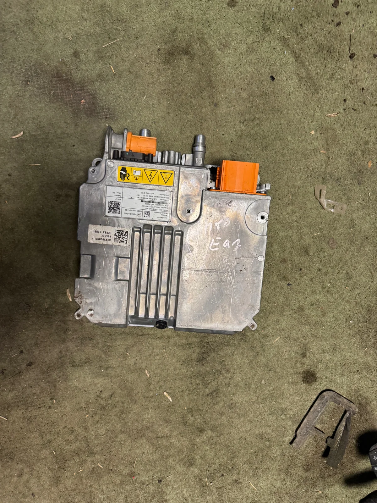 MERCEDES EQA 350 4 MATIC MODULE CHARGE A0009009935 image 4