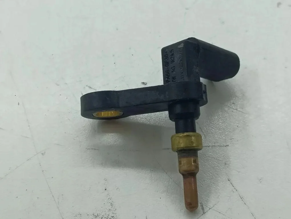 Sensor Temperatura Líquido VW Passat B8 04E919501E image 3