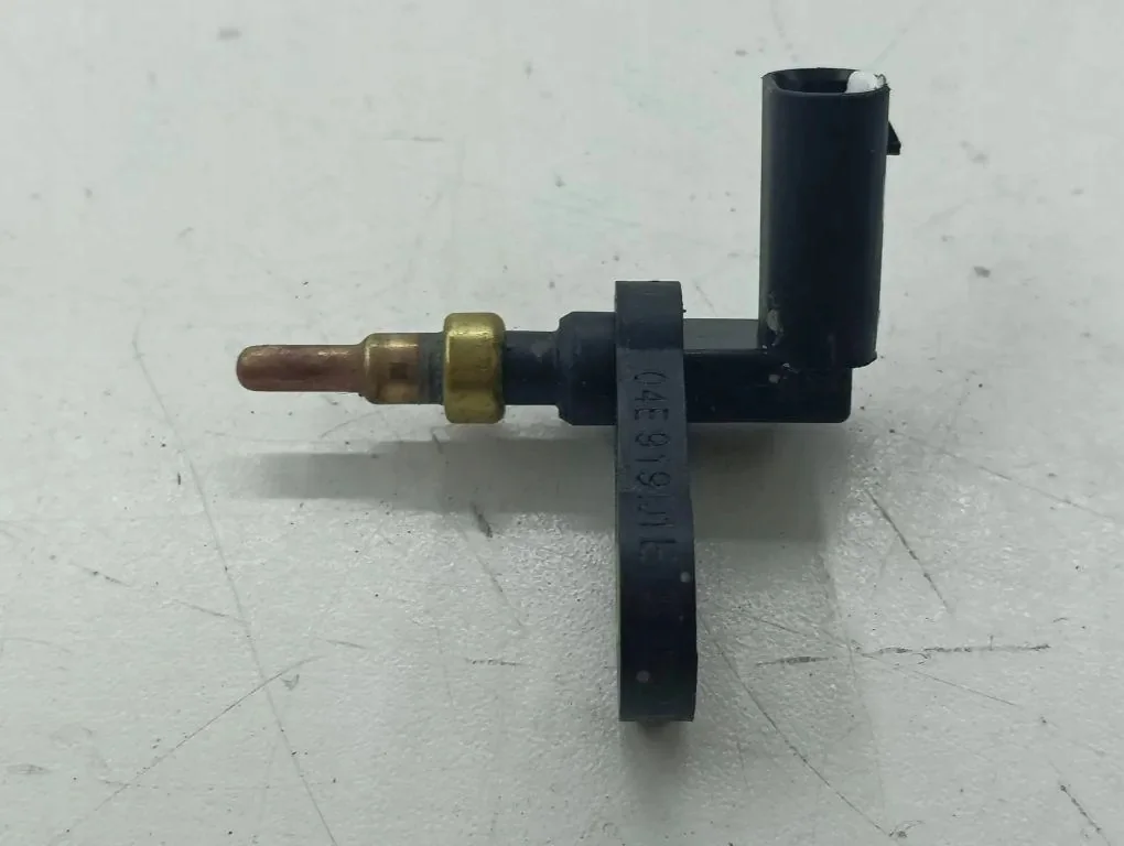 Sensor Temperatura Líquido VW Passat B8 04E919501E image 4
