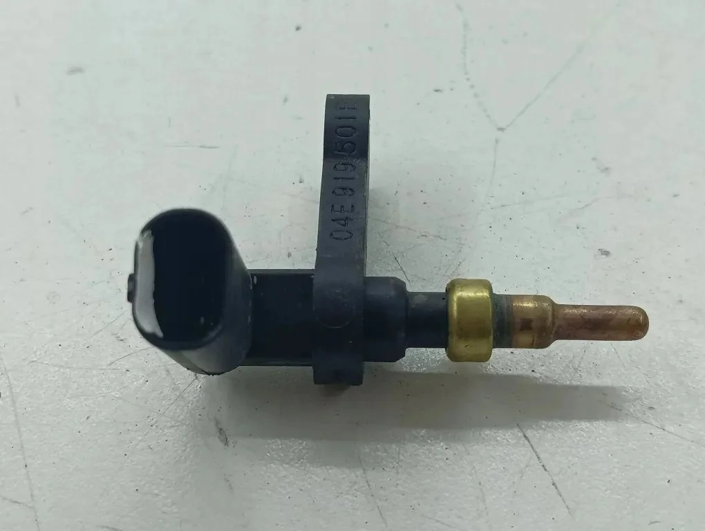 Sensor Temperatura Líquido VW Passat B8 04E919501E image 7