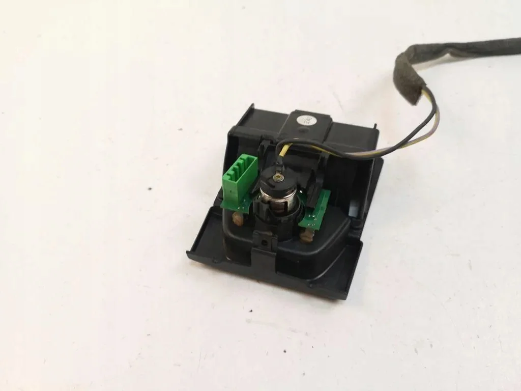Volvo XC90 Tomada de Isqueiro Traseira 8691721 image 3