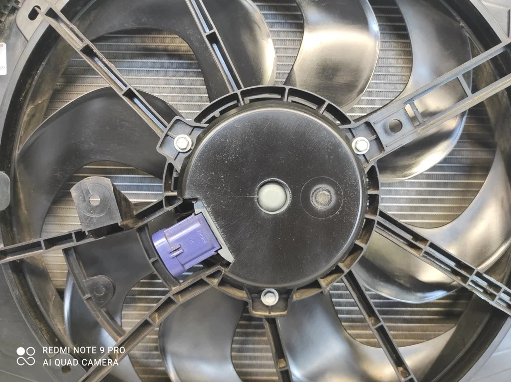 Koeler met ventilator 214816436R Dacia Dokker image 4