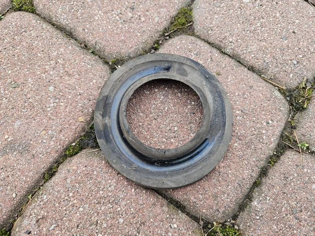 48258-F4010 Toyota Corolla E210 E21 Gum Support