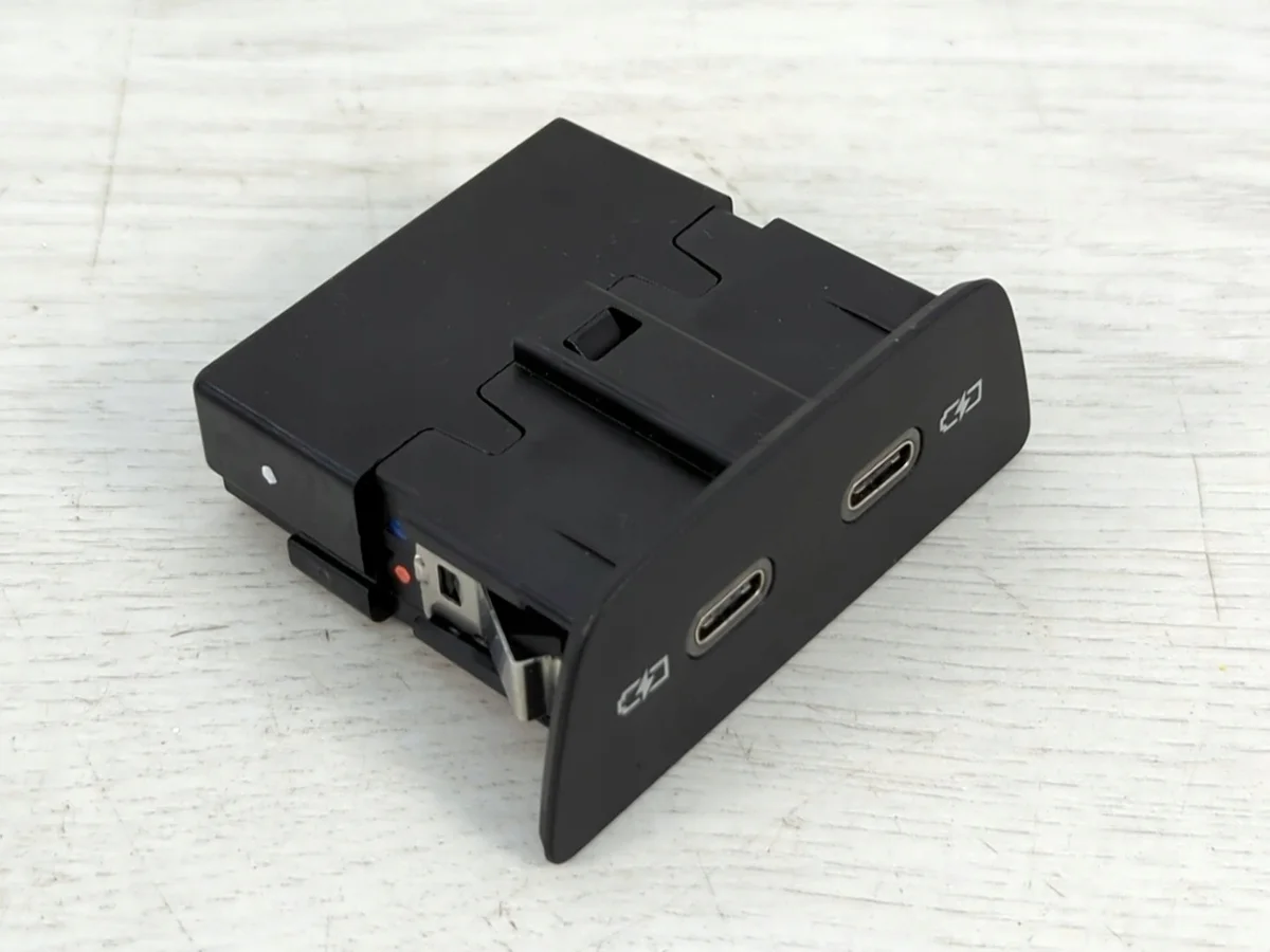 Prise AUX/USB VW Golf 2G6035954 image 3