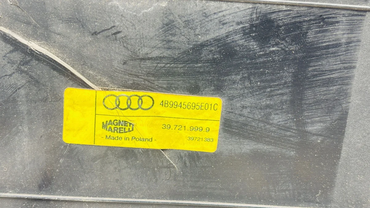 Feu de plaque Audi A6 S6 C5 4B9945695E image 4