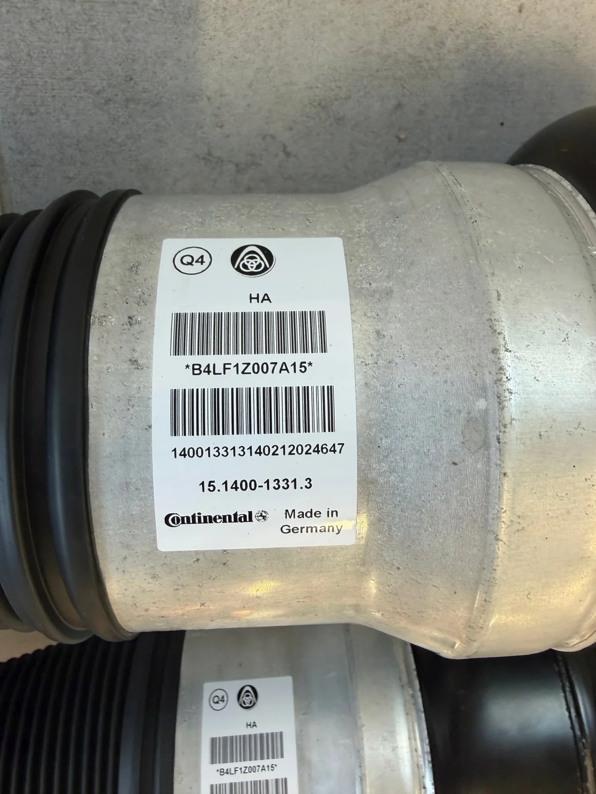 Amortecedor Airmatic Mercedes W222 Usado image 3