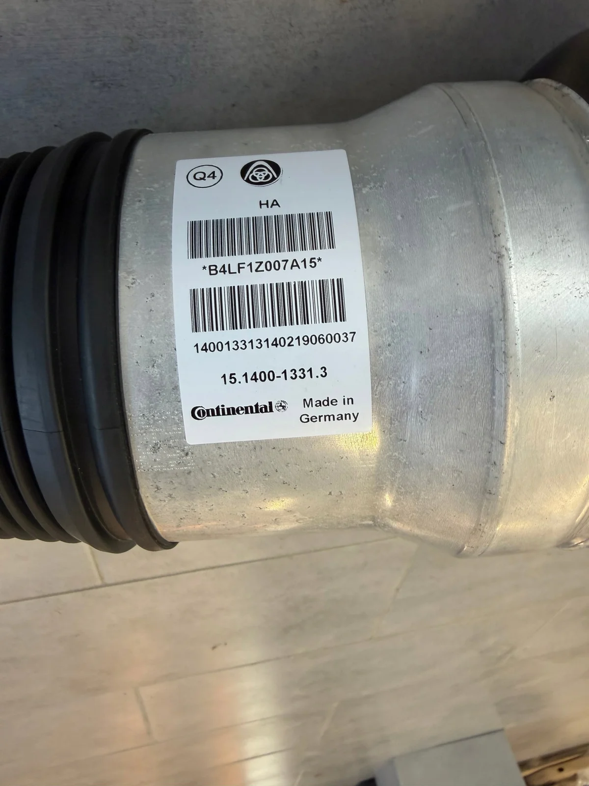 Amortecedor Airmatic Mercedes W222 Usado image 4