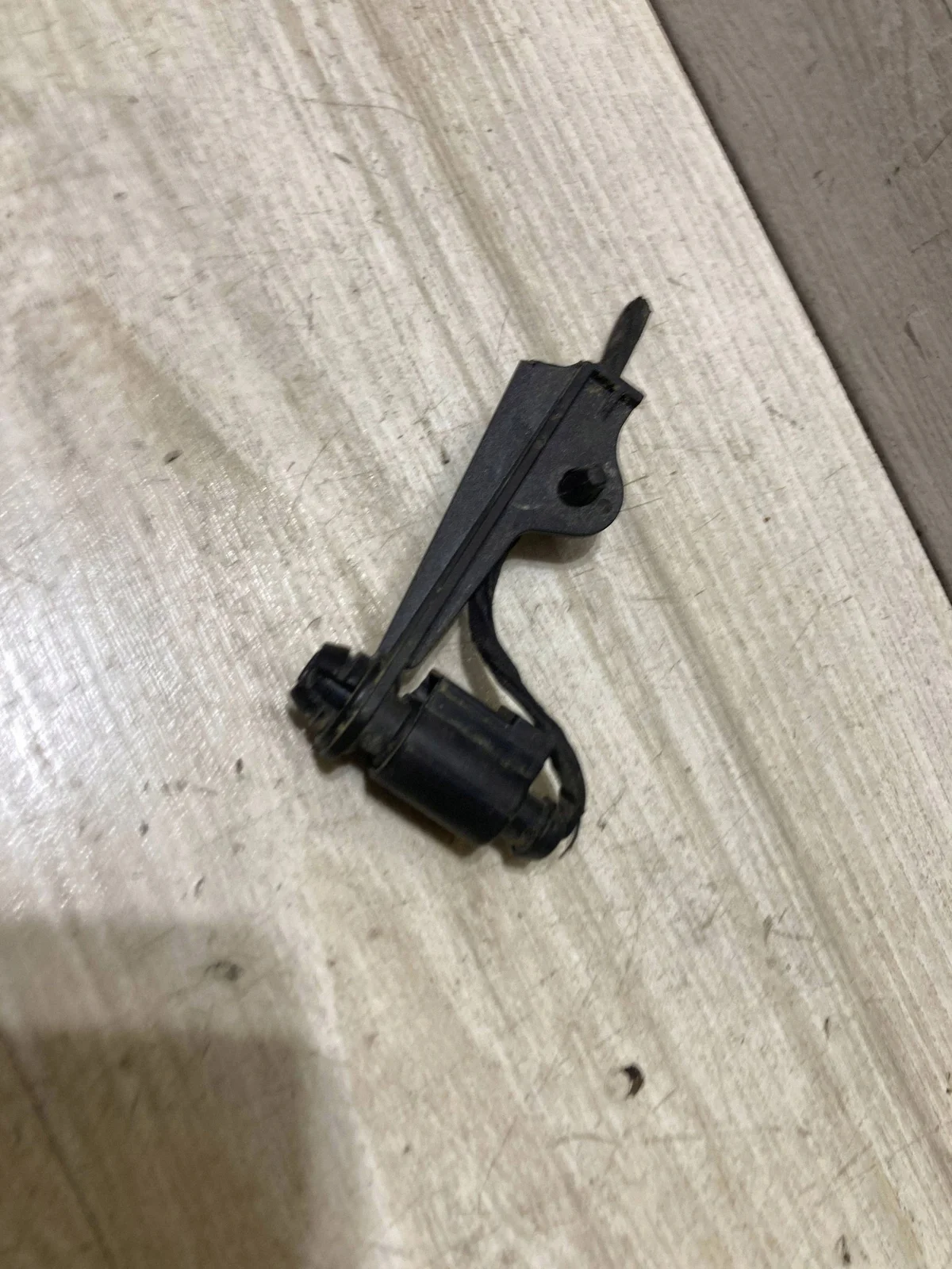 Soporte Sensor Temperatura Audi 4G0820536B Usado