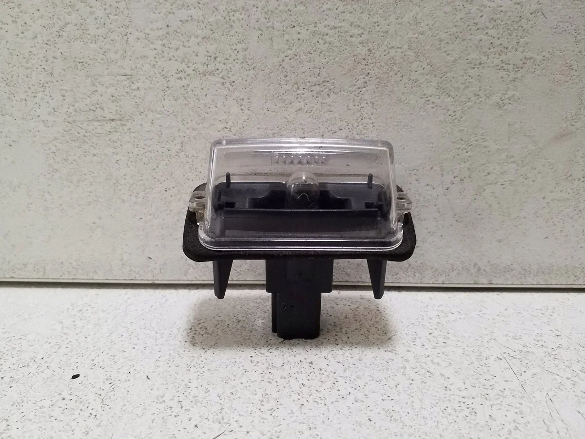 Toyota Yaris 2014 Lampe Plaque L000012