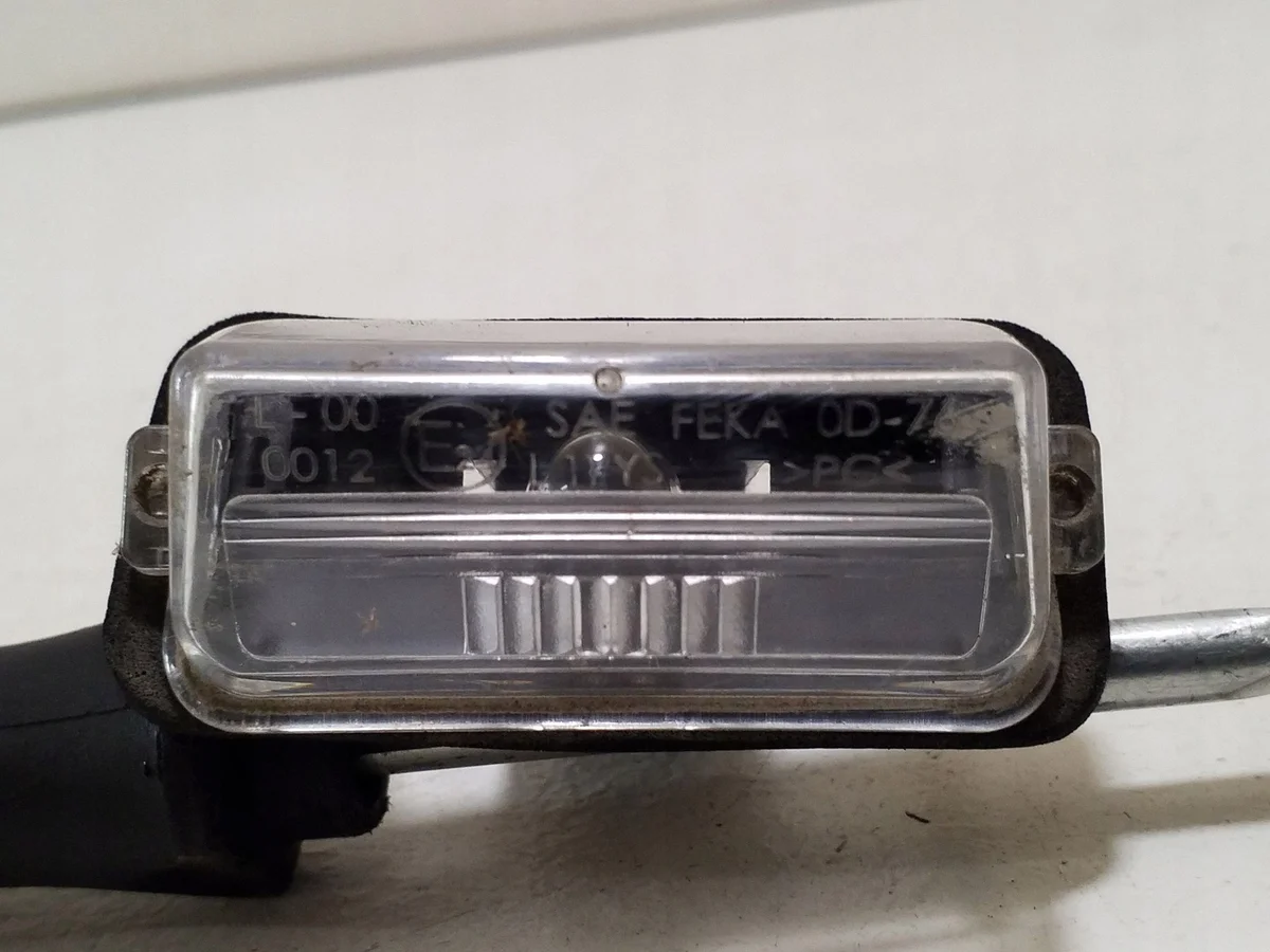 Toyota Yaris 2014 Lampe Plaque L000012 image 3