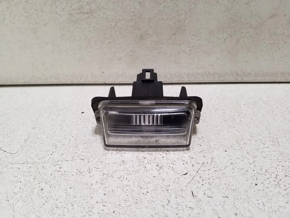 Toyota Yaris 2014 Lampe Plaque L000012 image 4