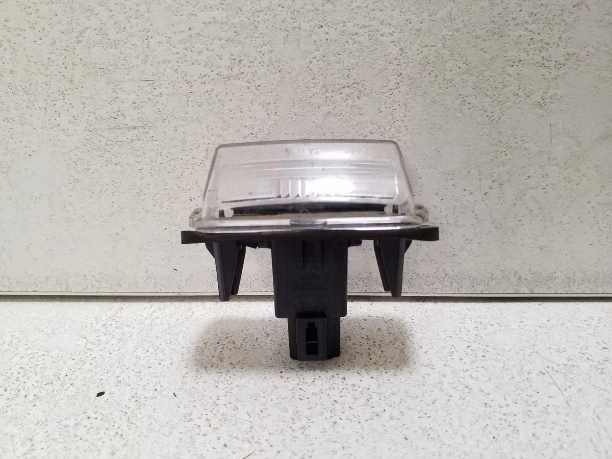 Toyota Yaris 2014 Lampe Plaque L000012 image 6