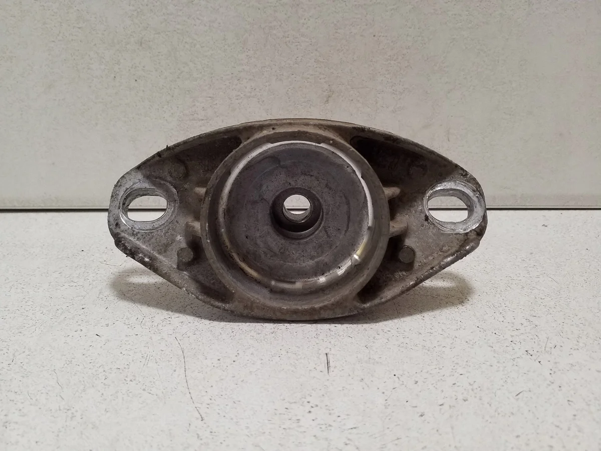 Fäste stötdämpare fram Toyota Corolla E210 VAL265506 image 4