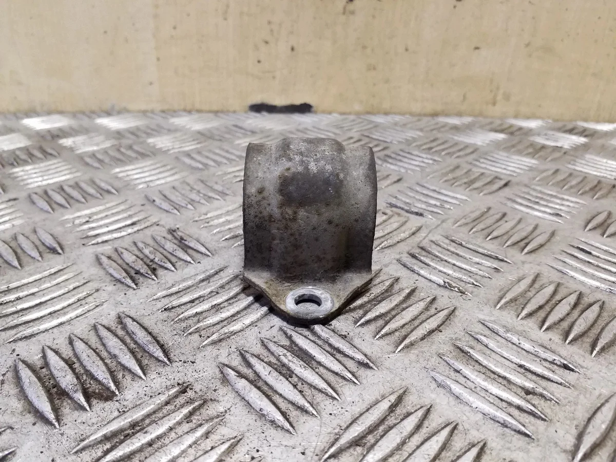 BMW X1 E84 Stabilisatorhalterung Hinten VAL211460 image 3