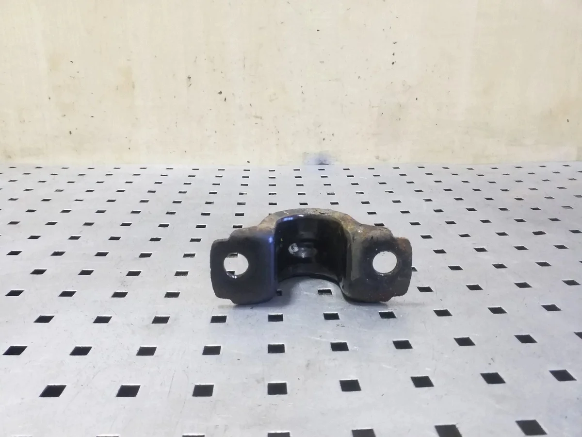 Volvo V40 - Supporto Stabilizzatore Anteriore image 3