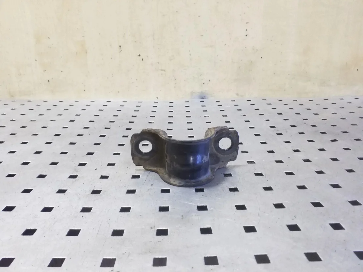 Volvo V40 Stabilisatorhalter Vorne VAL213384 image 3