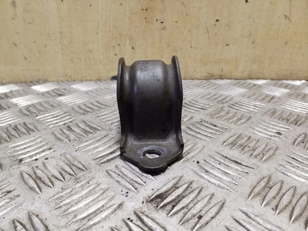 BMW 5 F10 F11 Stabilisatorhalter links image 3