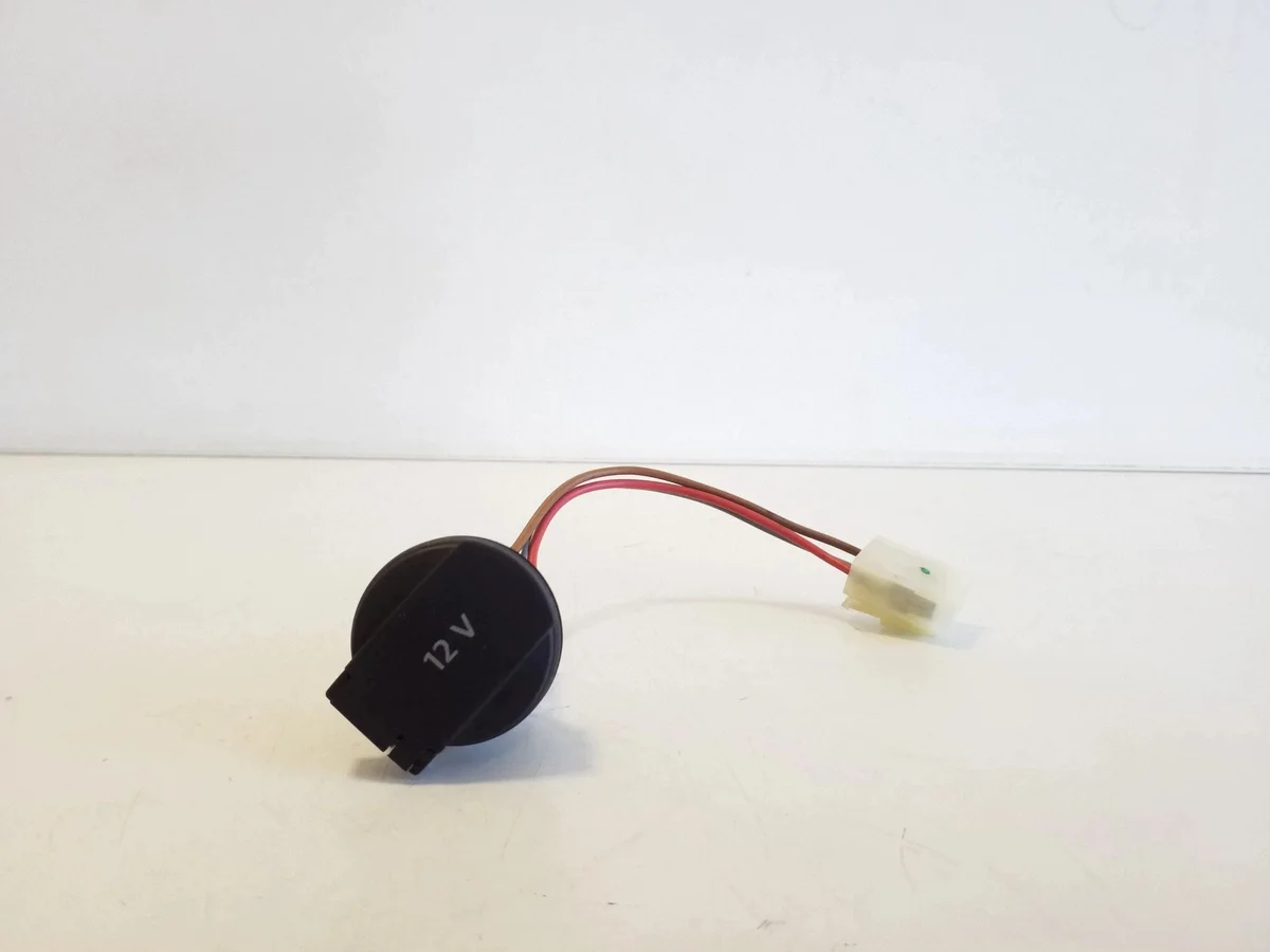 VW Touareg 12V uttag (fram) VAL228983