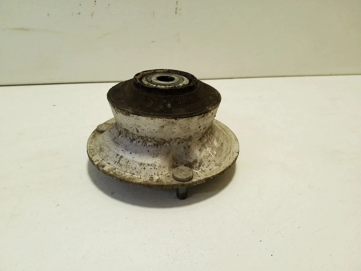 BMW X3 E83 iskunvaimentimen tyyny 33321094469 image 3