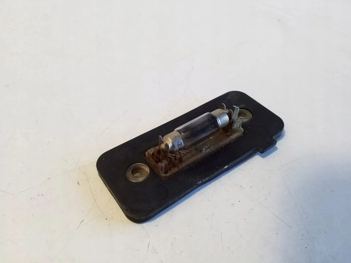 VW Touran rekisterikilven valo 1T0827634