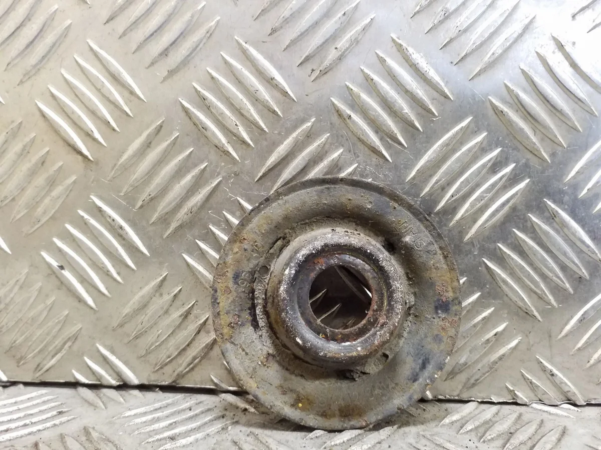 VW Passat B4 Front Spring Seat Used