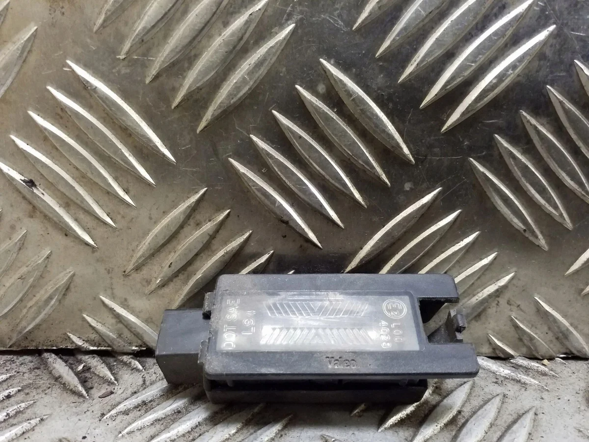 Éclairage de plaque RENAULT LAGUNA I 7700842700 image 2