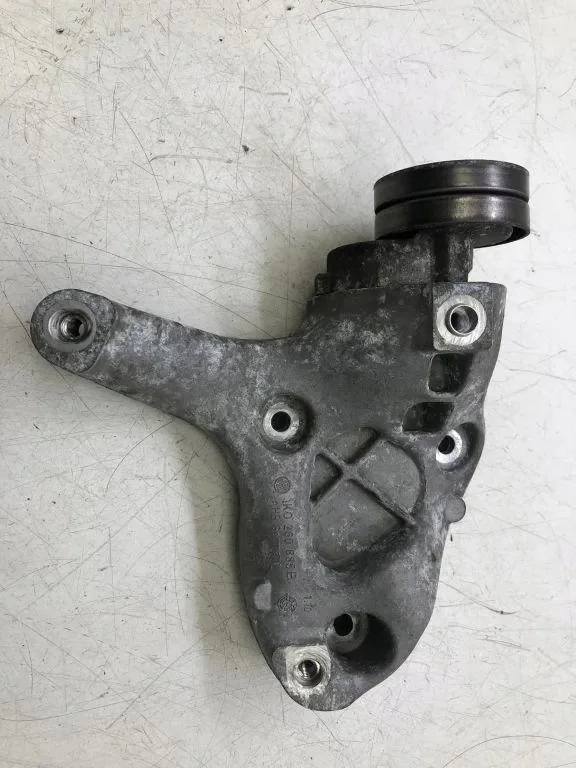 Kiristin hihnalle VW Passat B6 1K0260885B