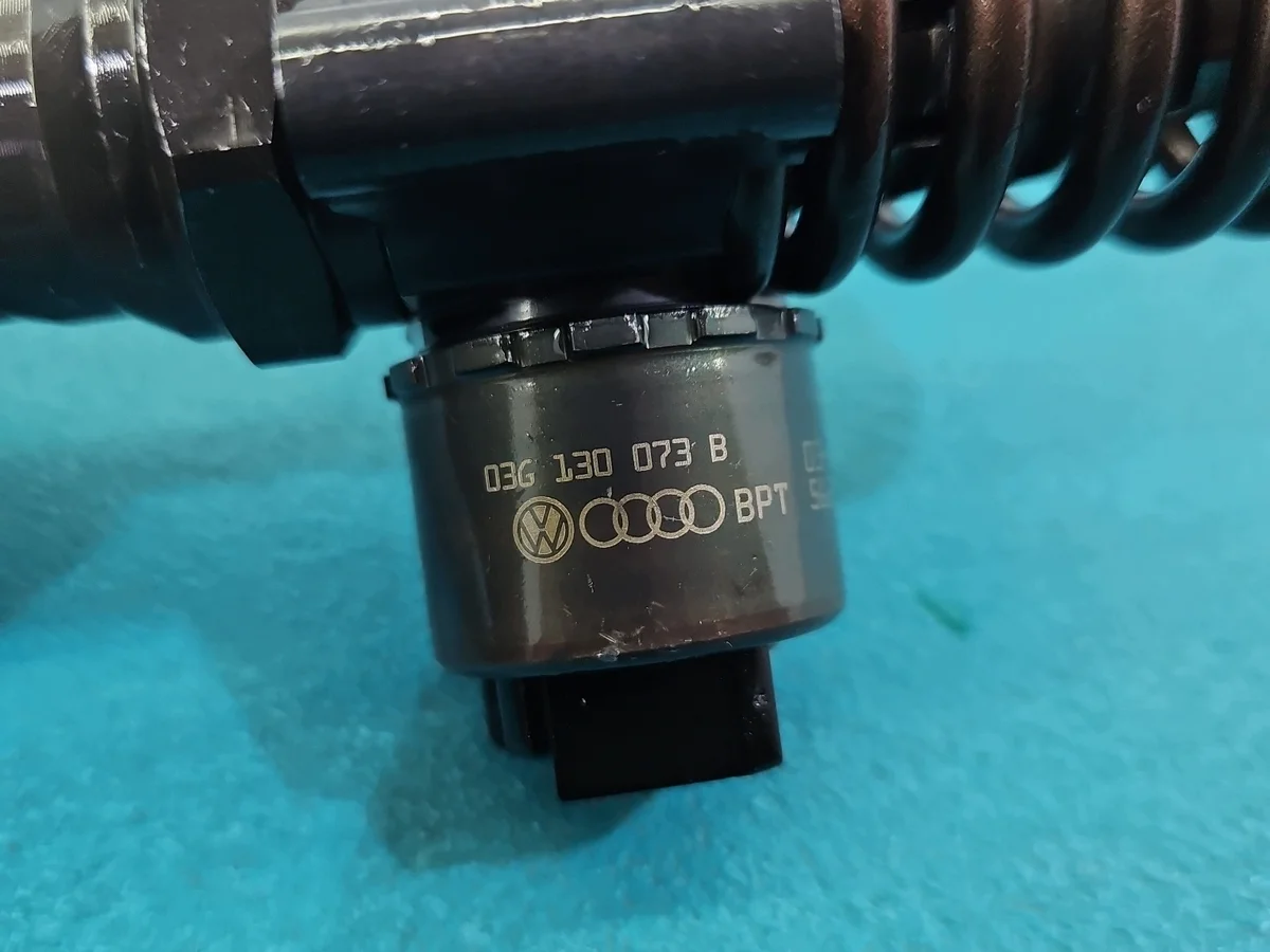 Inyector 2.0 TDI Usado 0414720402 image 3