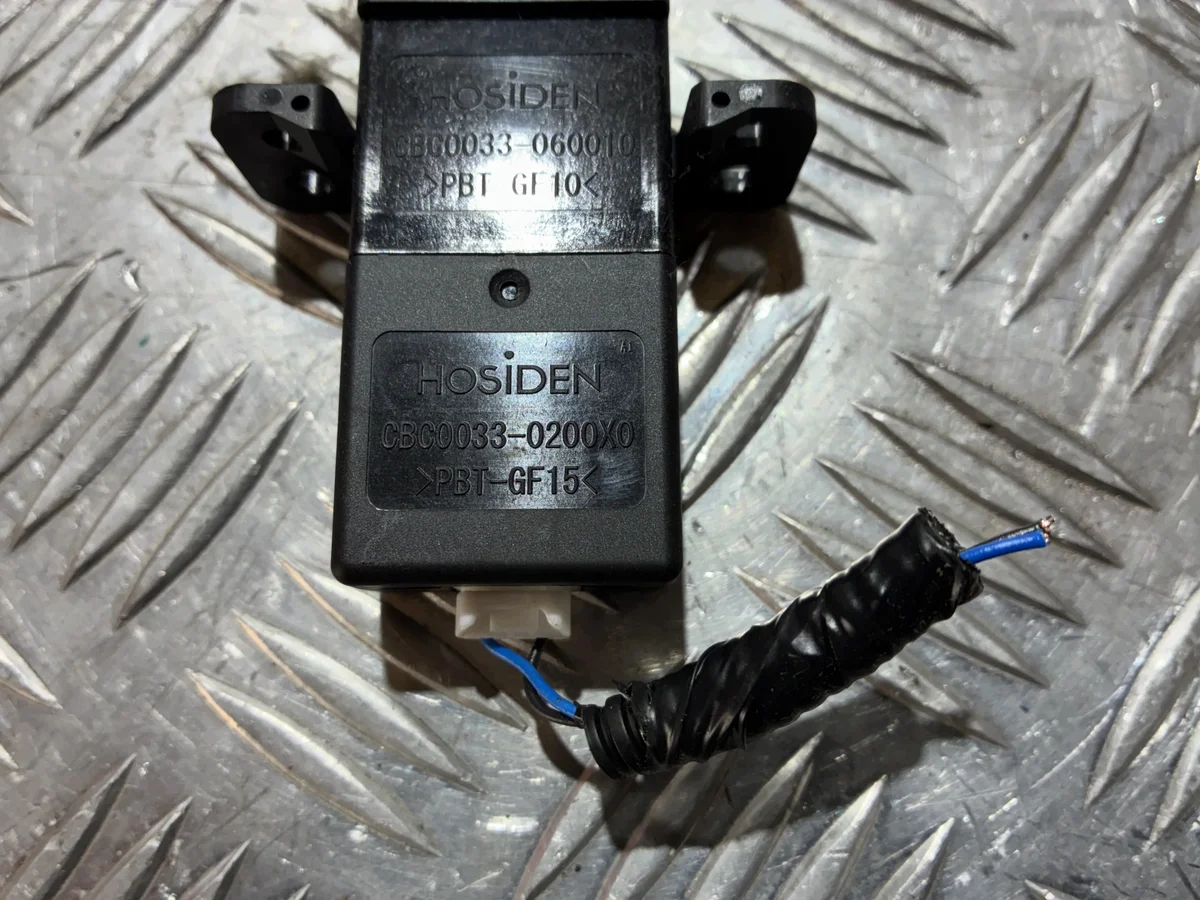 Port USB Nissan Juke II F16 19- CBC00330200X0