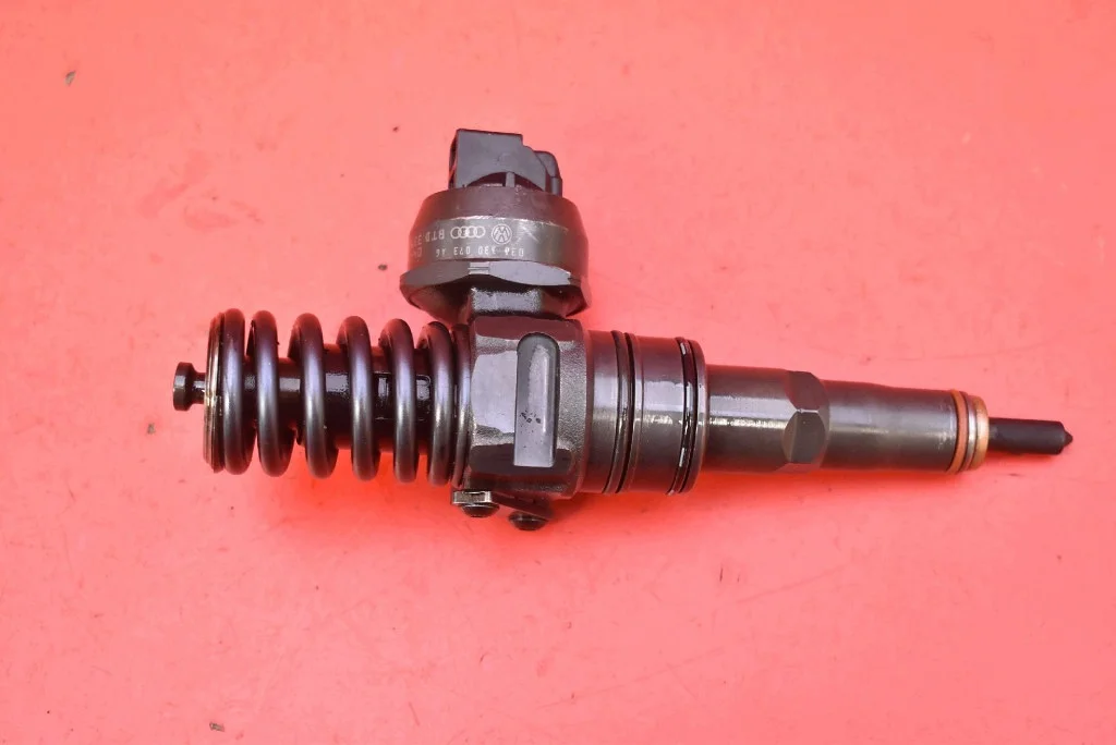 Inyector Bomba 038130073AG Skoda Octavia II