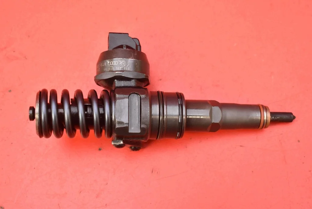 Inyector Bomba 038130073AG Skoda Octavia II