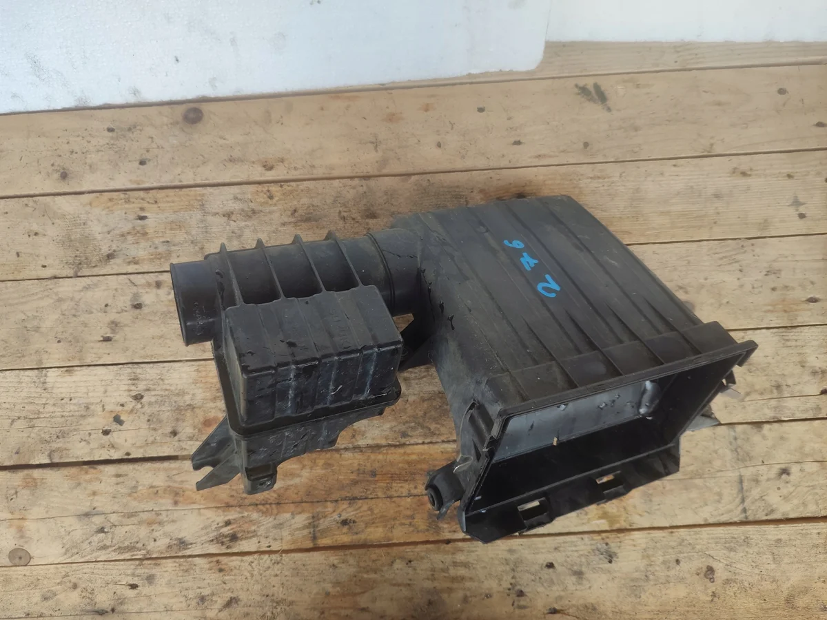 Caixa de Filtro de Ar Suzuki Swift 3 MK6 Usada