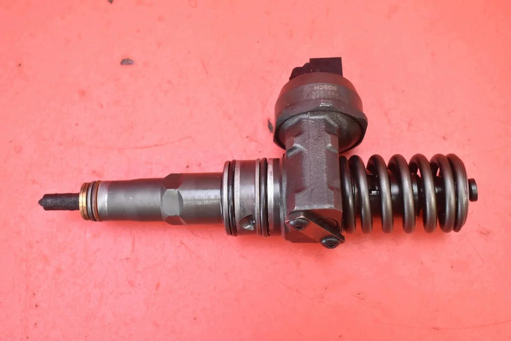 Einspritzdüse 038130073AG VW Golf 5 1.9 TDI image 3