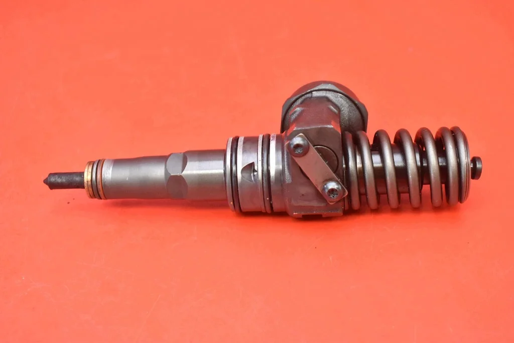 Einspritzdüse 038130073AG VW Golf 5 1.9 TDI image 4