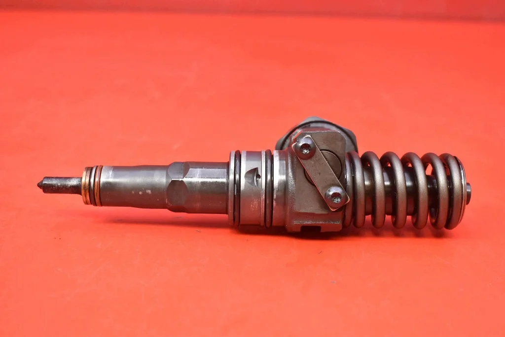 Einspritzdüse 038130073AG VW Golf 5 1.9 TDI image 5