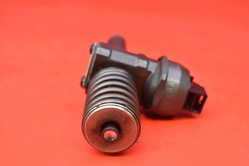 Einspritzdüse 038130073AG VW Golf 5 1.9 TDI image 6