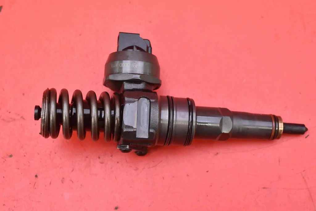 Inyector Bomba 038130073AG VW Golf 5 1.9 TDI image 4