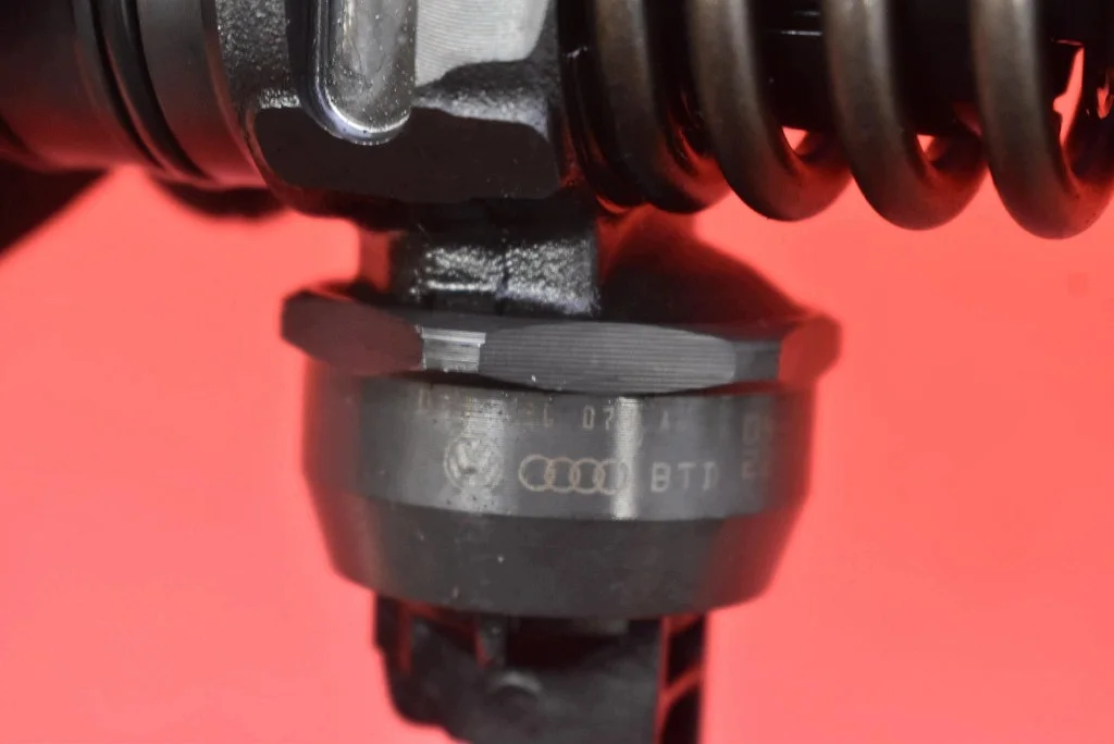 Inyector Bomba 038130073AG VW Golf 5 1.9 TDI image 9