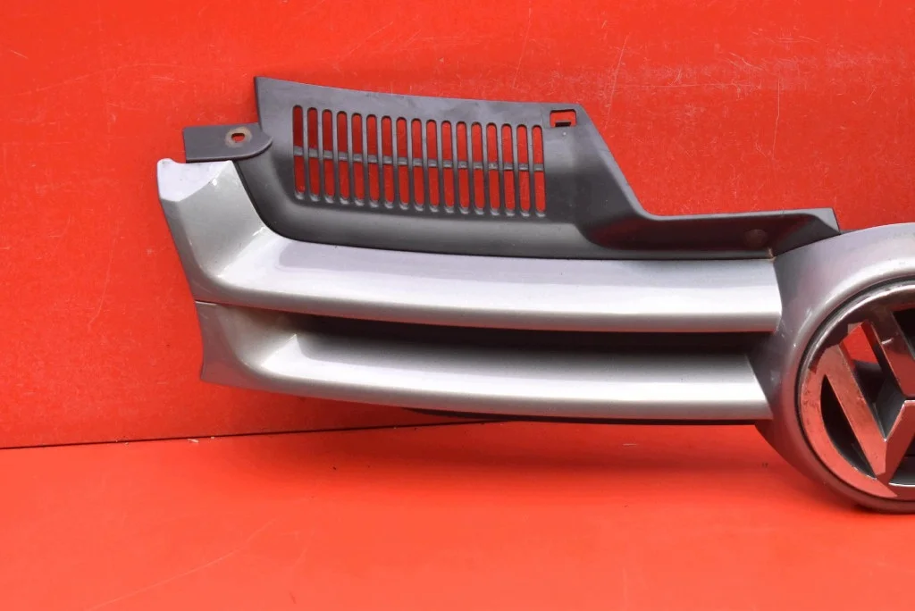 VW Golf 5 V Grille - Used Grey 1K0853655A