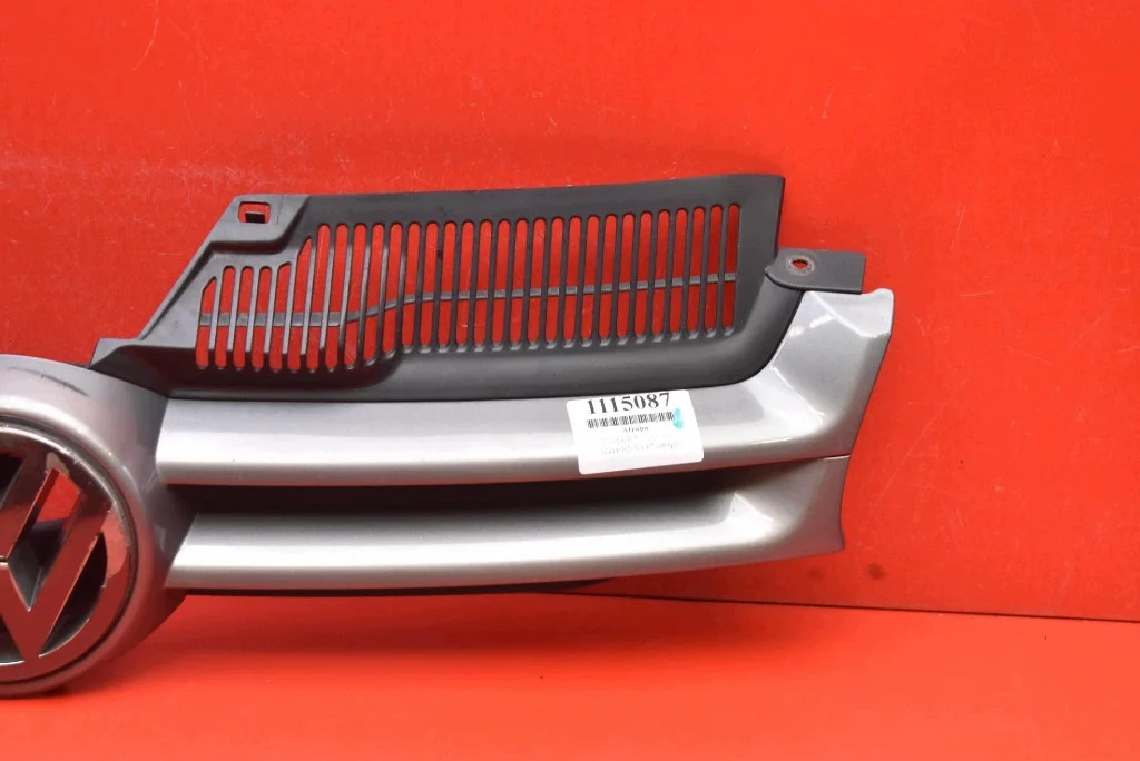 Atrapa Rejilla Gris VW Golf V 1K0853655A image 3