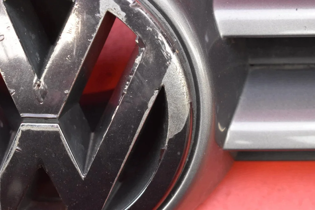 Atrapa Rejilla Gris VW Golf V 1K0853655A image 4