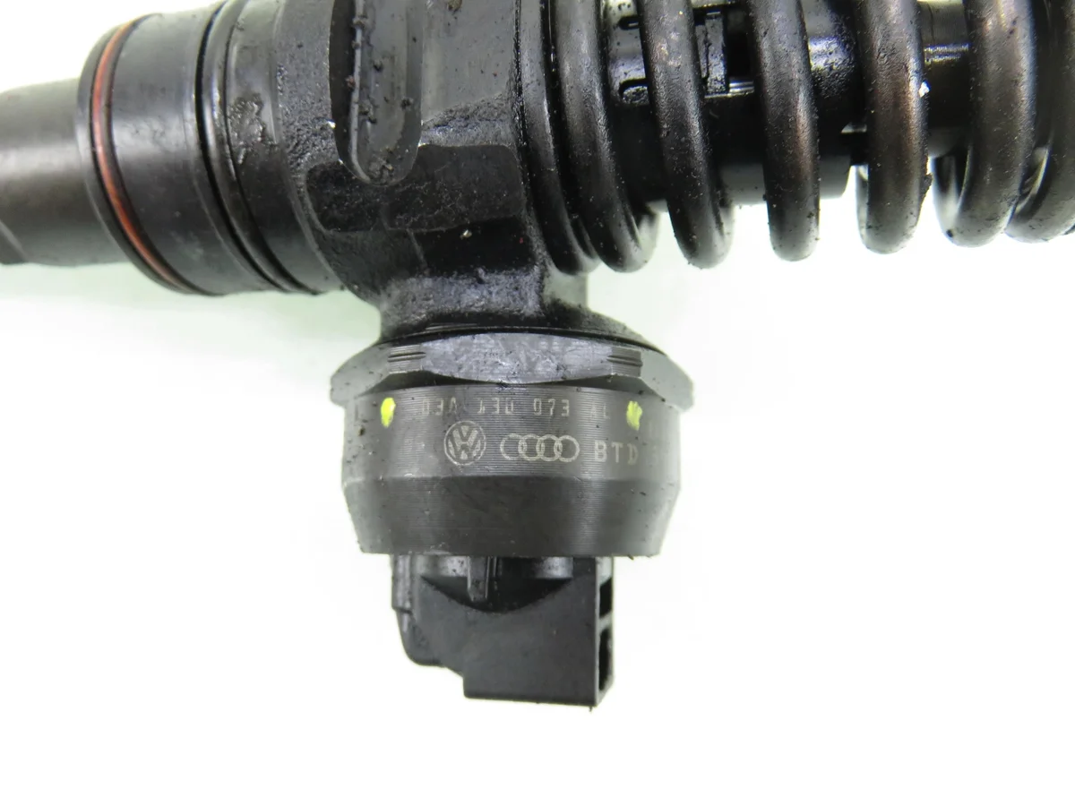 Inyector Seat Ibiza III 1.9 TDI ASZ Usado image 8