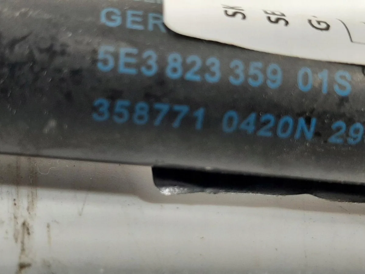 Actuador Capó Skoda Octavia Mk4 5E3823359 image 3