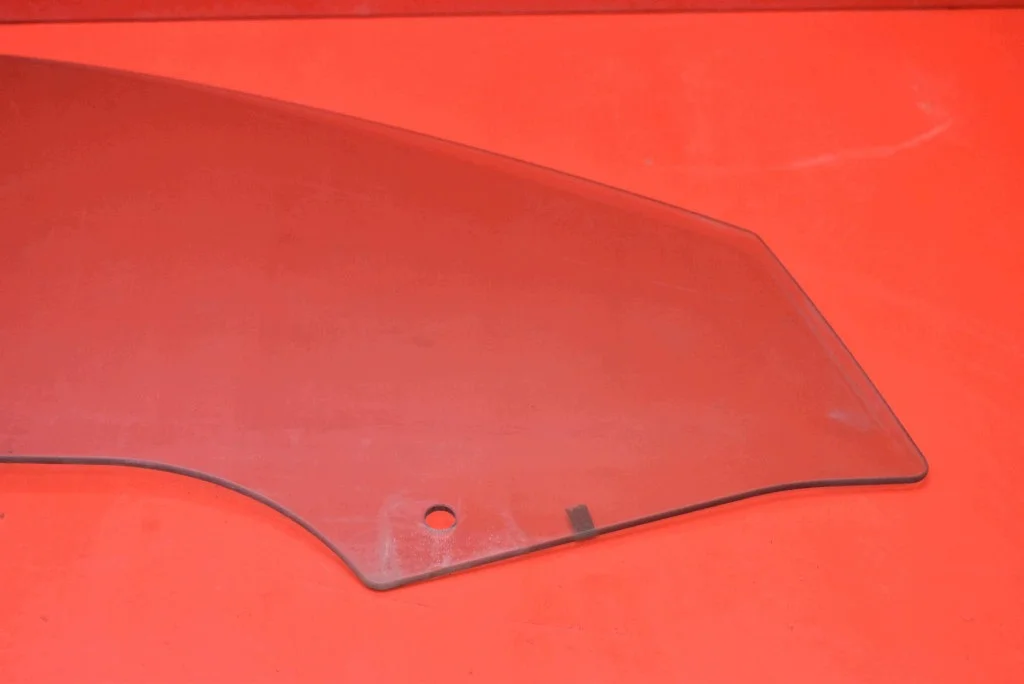 Skoda Superb 3 Front Right Side Window Used image 3