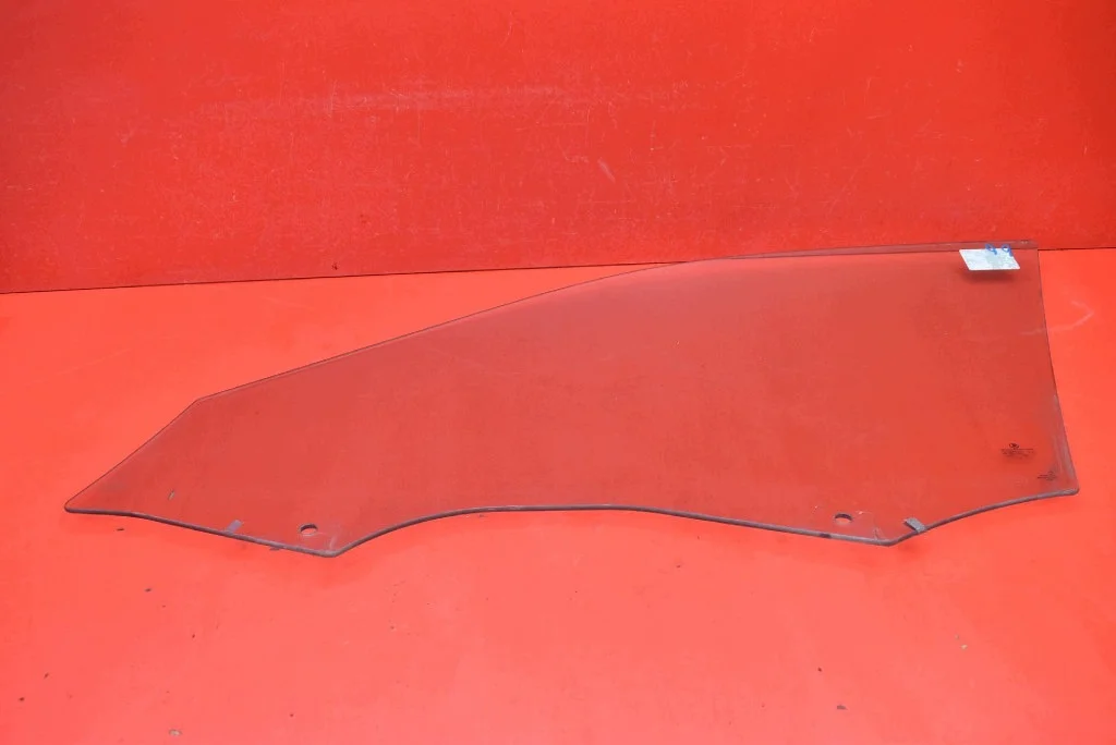 Skoda Superb 3 Front Right Side Window Used image 7