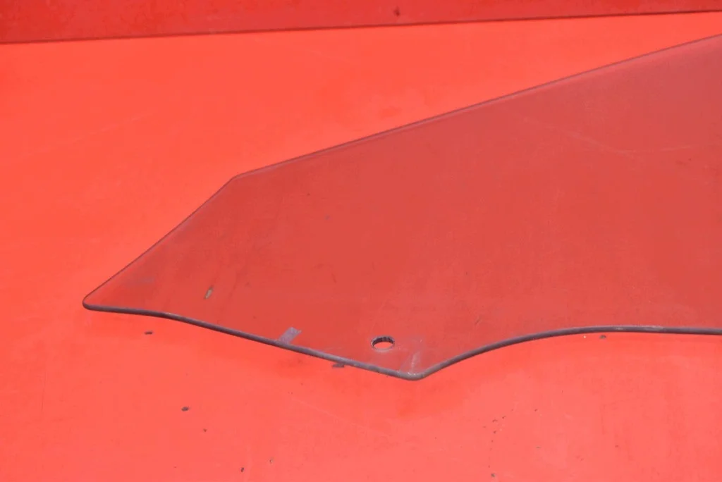 Skoda Superb 3 Front Right Side Window Used image 8