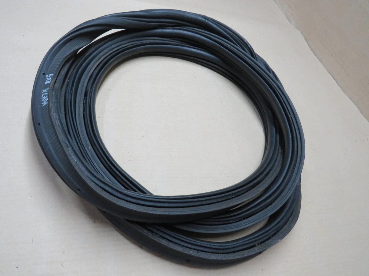Ford S-Max Mk2 Body Seal PRY5373 image 3