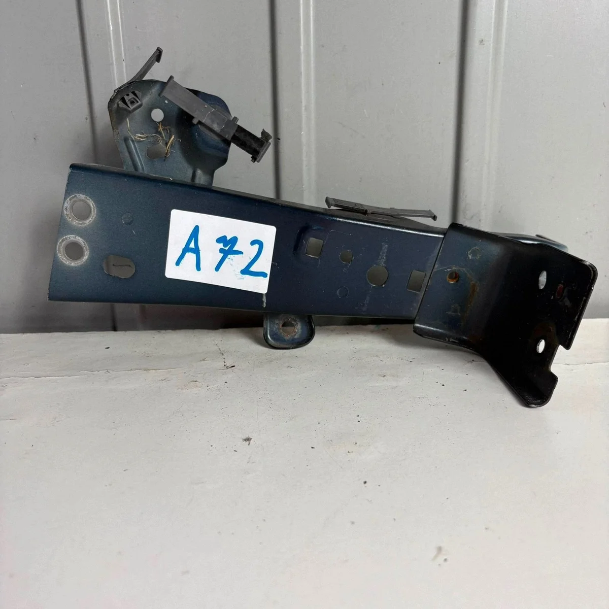 Mazda 6 GJ III Front Seat Belt Bracket Set