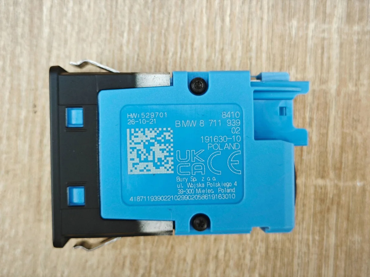 BMW 5 G30 G31 USB Socket 8711939 image 3