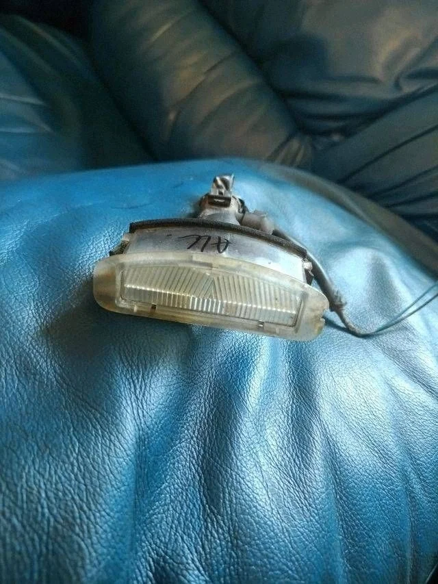 Lampe plaque immatriculation Nissan Micra K12